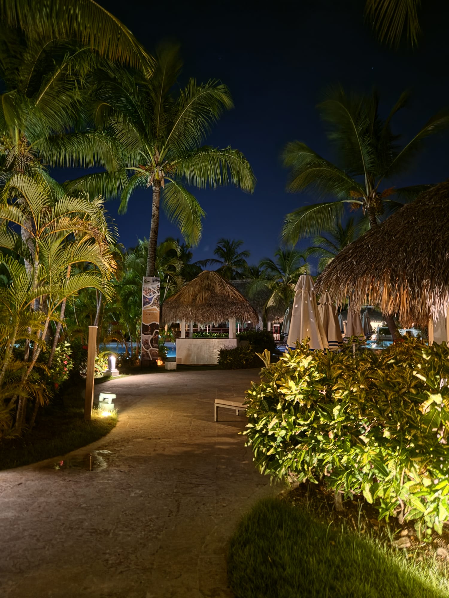 Le resort à la nuit tombée