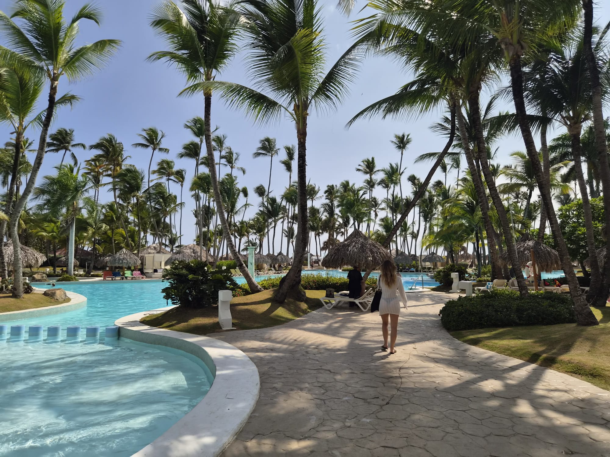 La piscine lagon du Meliá Caribe, photographiée lors de notre repérage