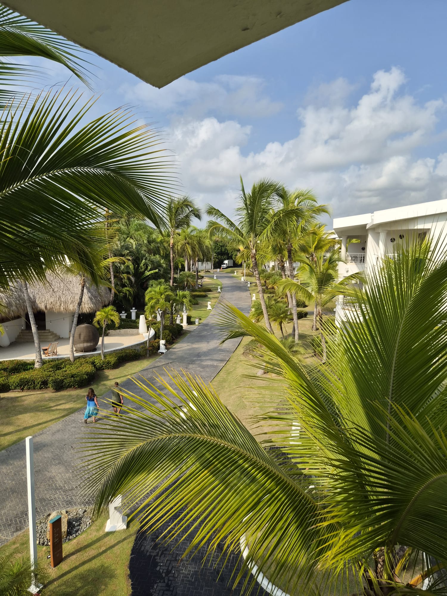 Vue depuis la chambre sur les allées du resort